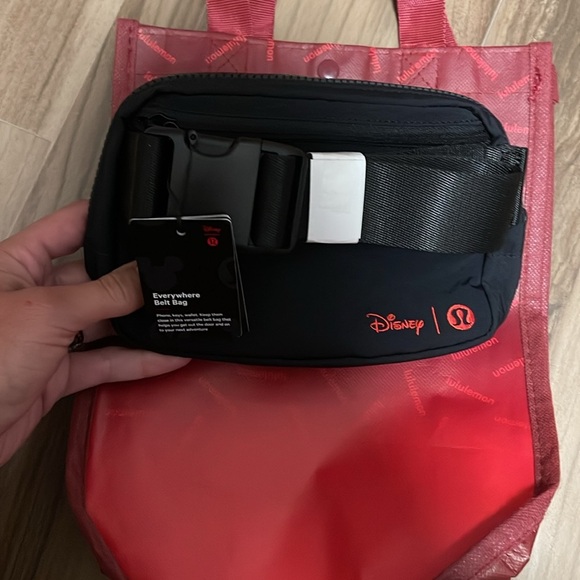 NWT Lululemon Disney Mickey Outline Graphic Belt Bag SOLD OUT ONLINE🚨 - Picture 4 of 7